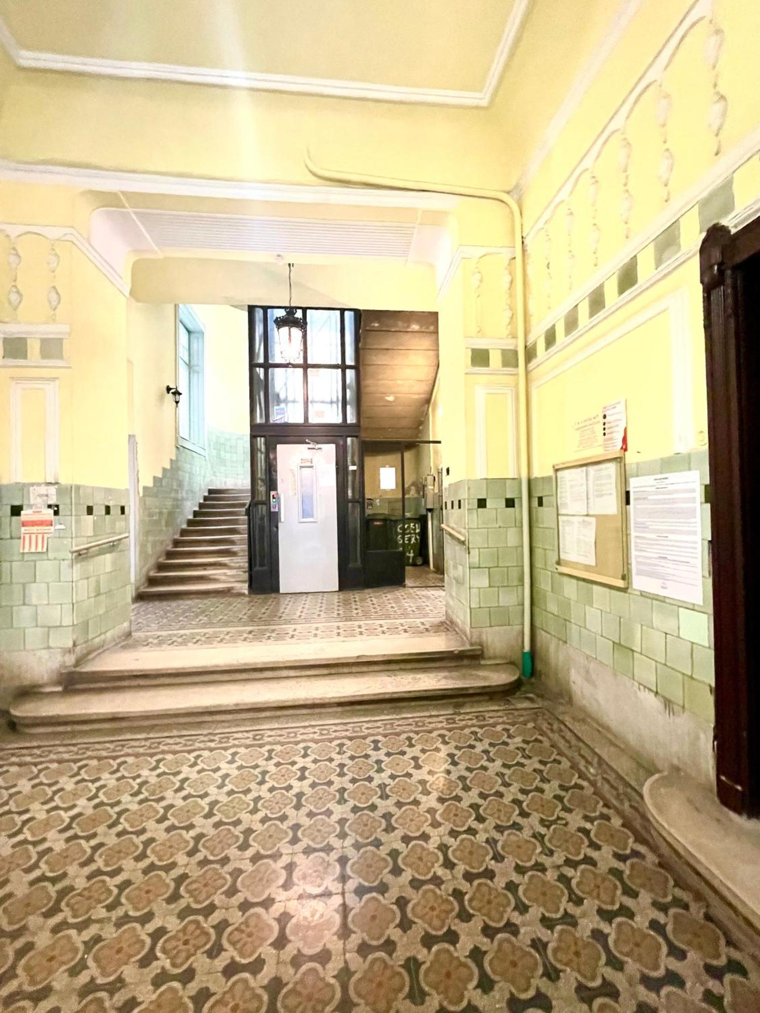 Teresian Apartment Near The Andrassy Street Free Air Conditioner Free Coffee ブダペスト エクステリア 写真