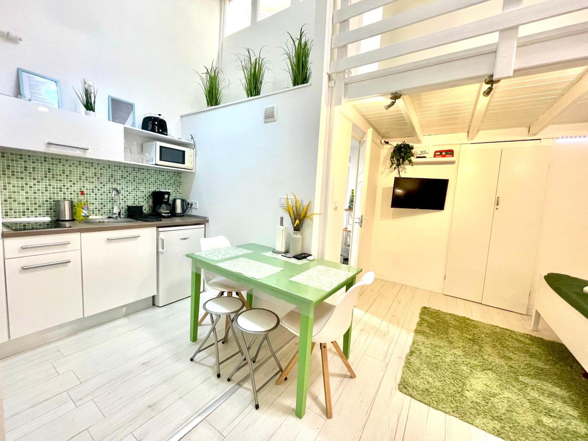 Teresian Apartment Near The Andrassy Street Free Air Conditioner Free Coffee ブダペスト エクステリア 写真